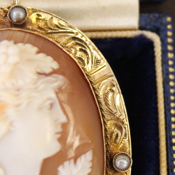 14ky Cameo with Seed Pearls - Picture 5 of 6